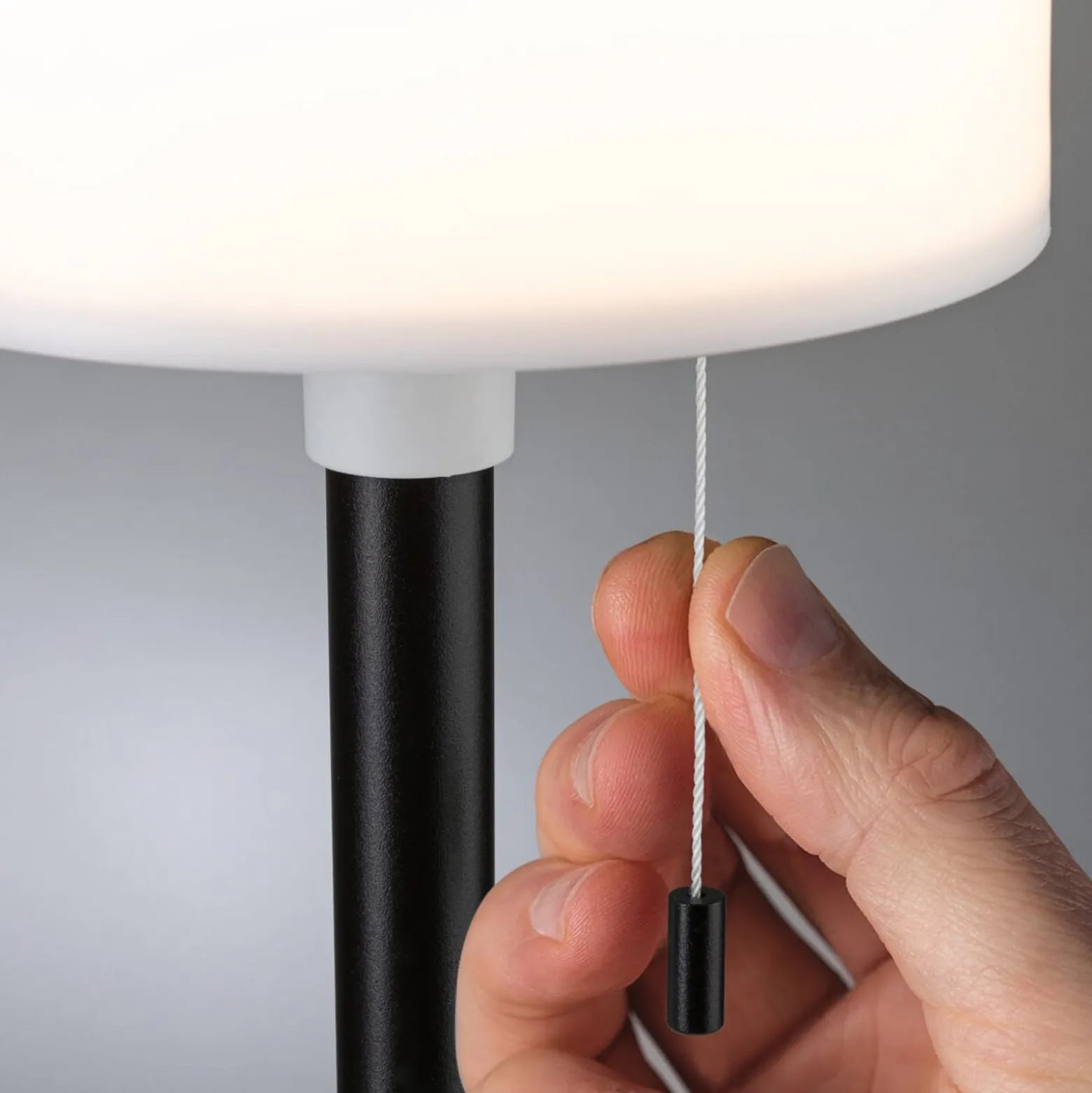 Paulmann LED-aurinkopöytälamppu Bartja, musta, IP44 himmennettävä