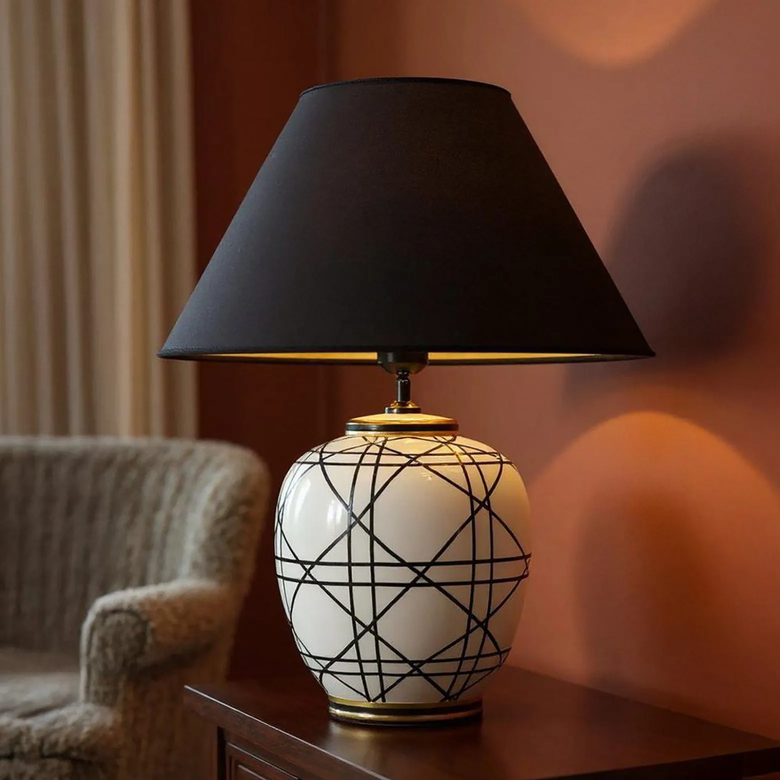 PR Home pöytävalaisin New York, musta, korkeus 45 cm, keraaminen