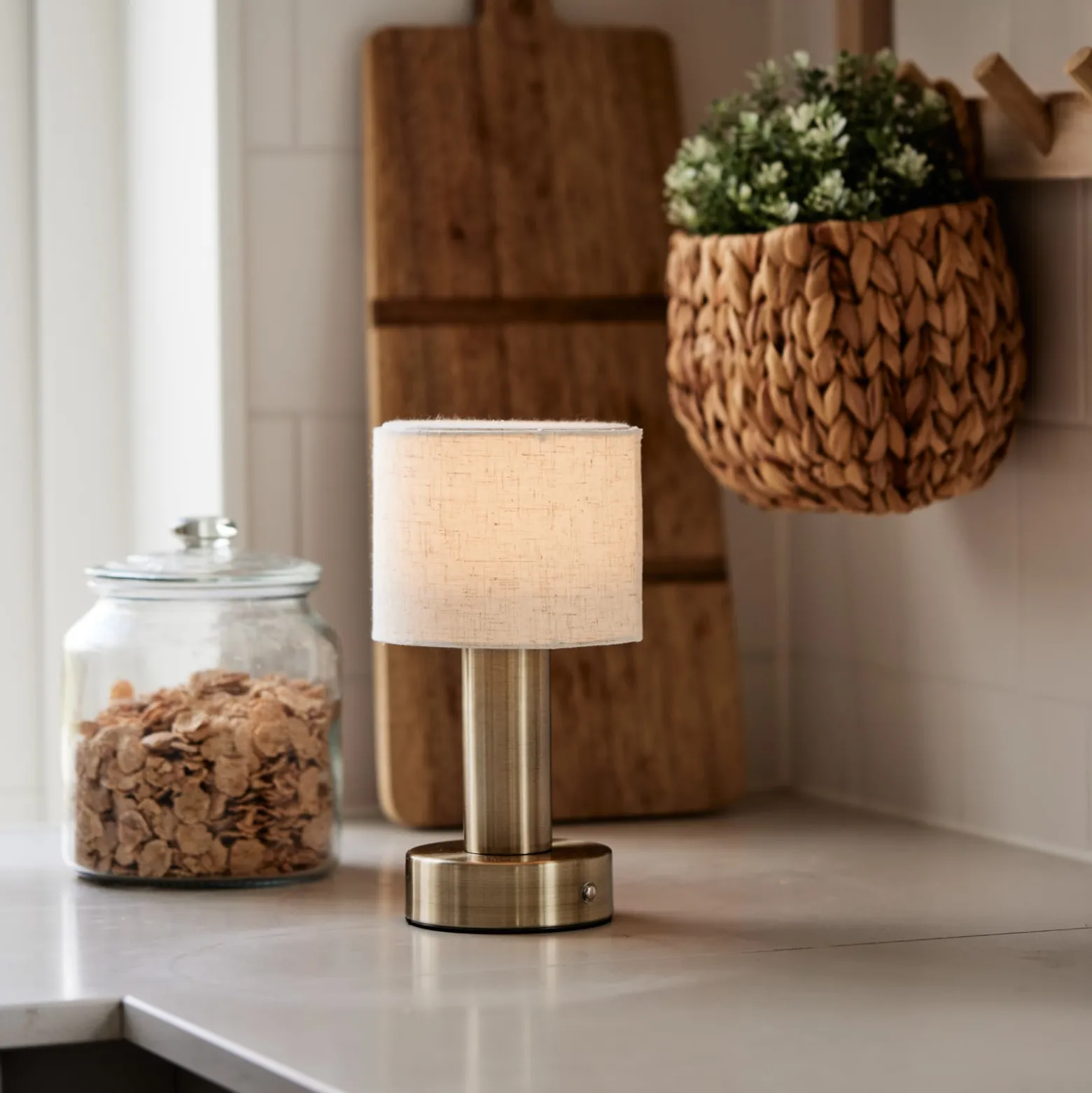 PR Home Tiara ladattava pöytävalaisin, CCT, pellava/messinki