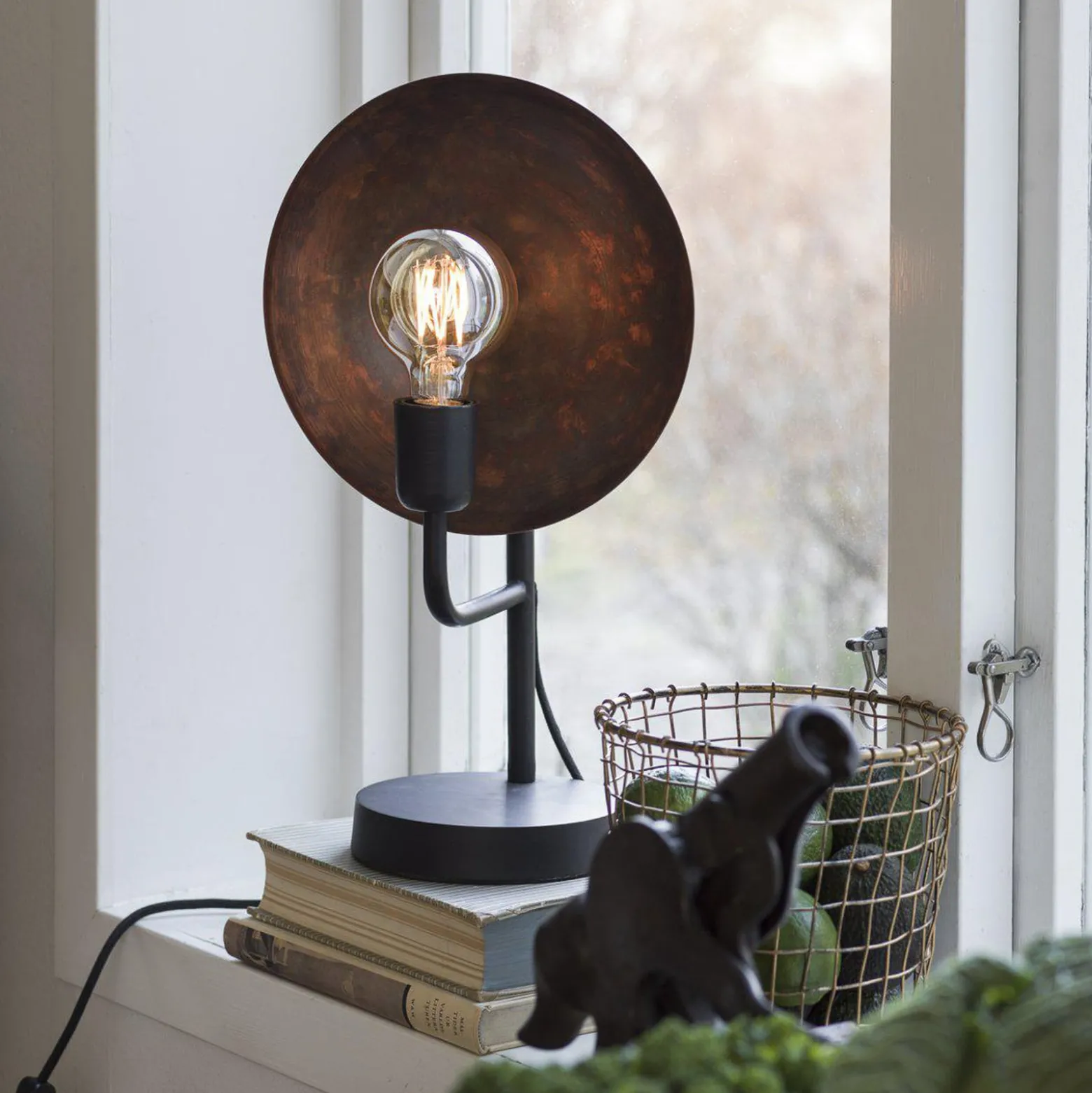 PR Home Upptown -pöytälamppu, korkeus 44 cm