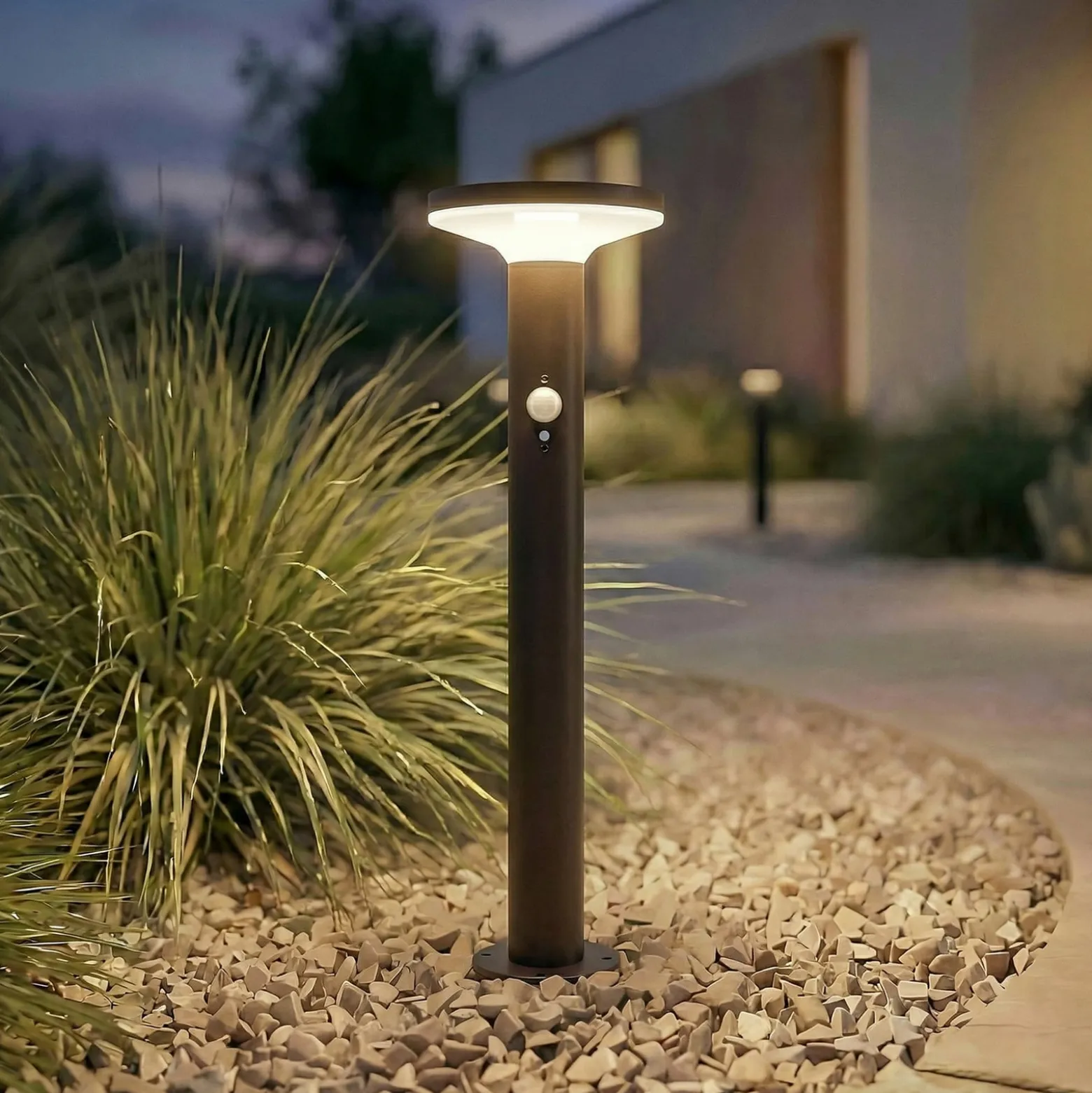 PRIOS LED-aurinkokäyttöinen jalkavalaisin Kalen, musta, 50 cm, liiketunnistin