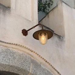 Provence ulkoseinävalaisin ruosteenruskea