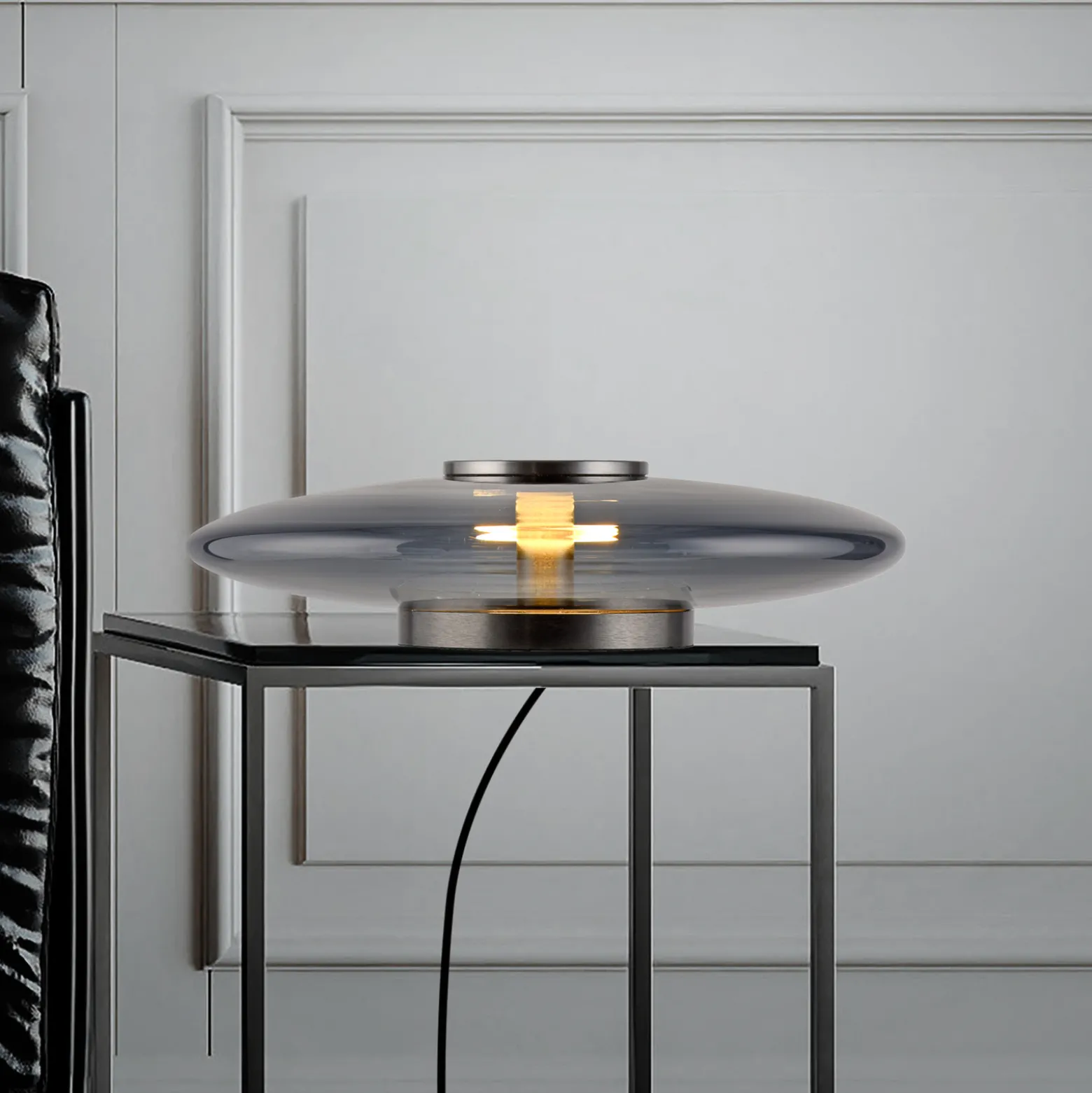 PURE Vitrum -LED-pöytävalaisin, harmaa, lasi/alumiini, kosketushimmennin