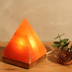 Pyramide-suolavalaisin jalustalla, meripihka