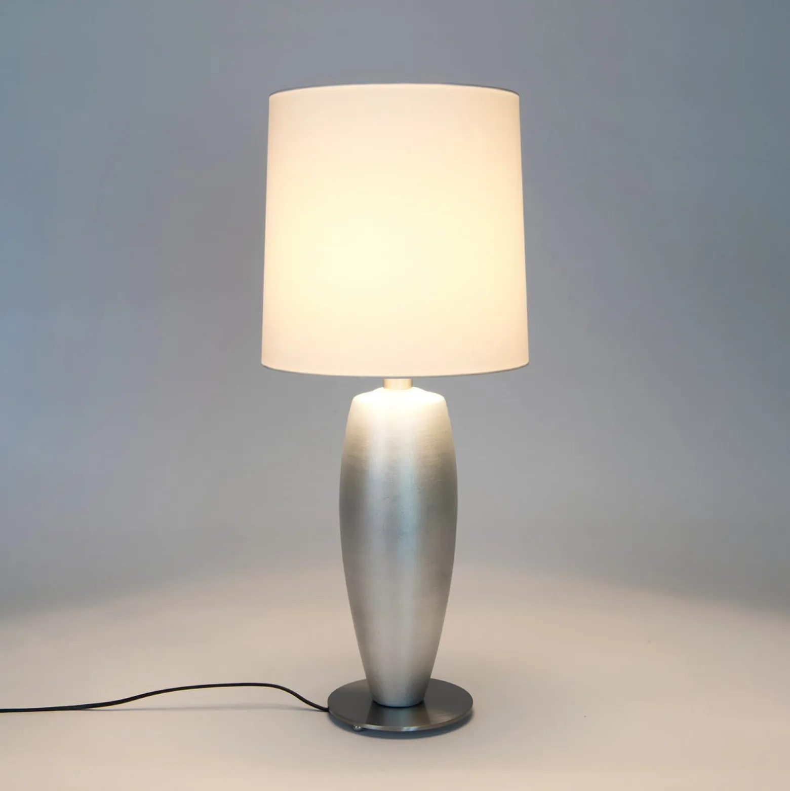Pöytälamppu SIGMA SOTTILE, hopea/valkoinen, korkeus 68 cm, keraaminen, E27