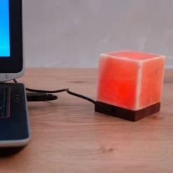 Pöytävalaisin Kubus USB-liitännällä