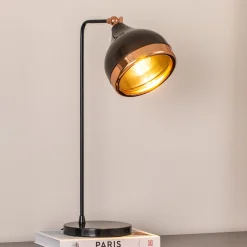 Pöytävalaisin Yildo, musta/kupari, metalli, korkeus 52 cm