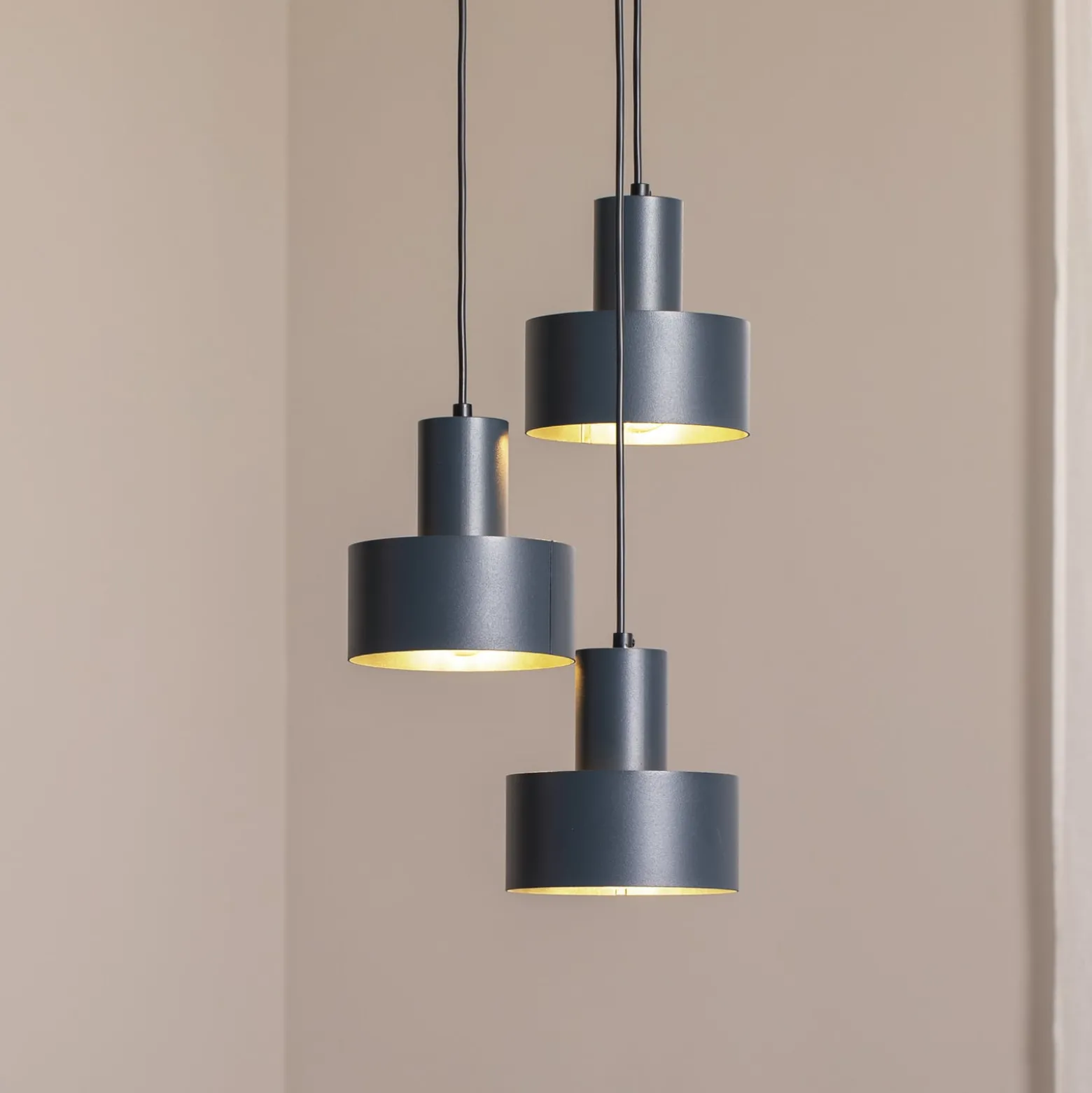 Riippuvalaisin Rif 3, antrasiitti, pyöreä, 3-lamppuinen, Ø 33 cm
