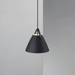 Riippuvalaisin Strap, musta, Ø 27 cm