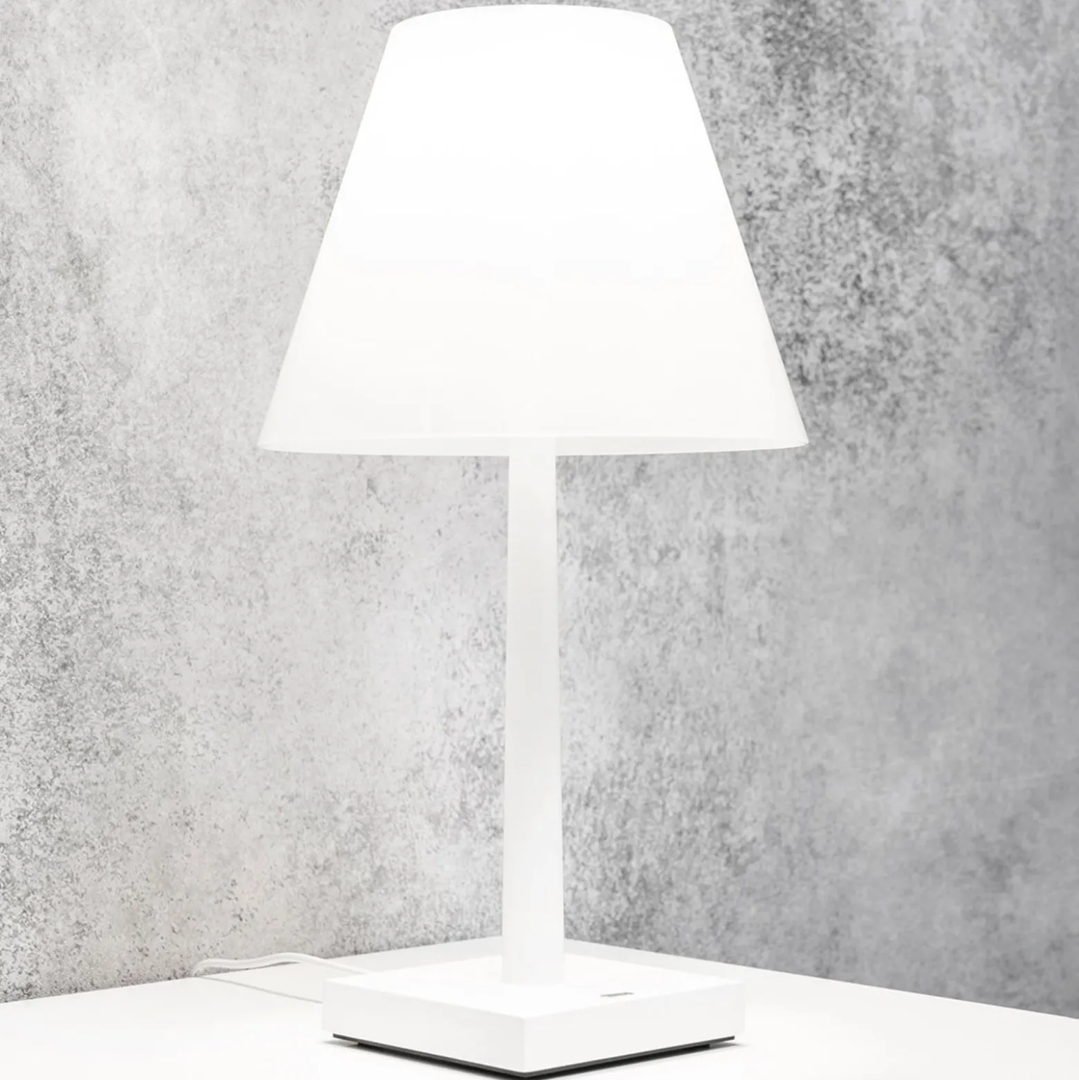 Rotaliana Dina+ LED ladattava pöytävalaisin valkoinen/valkoinen