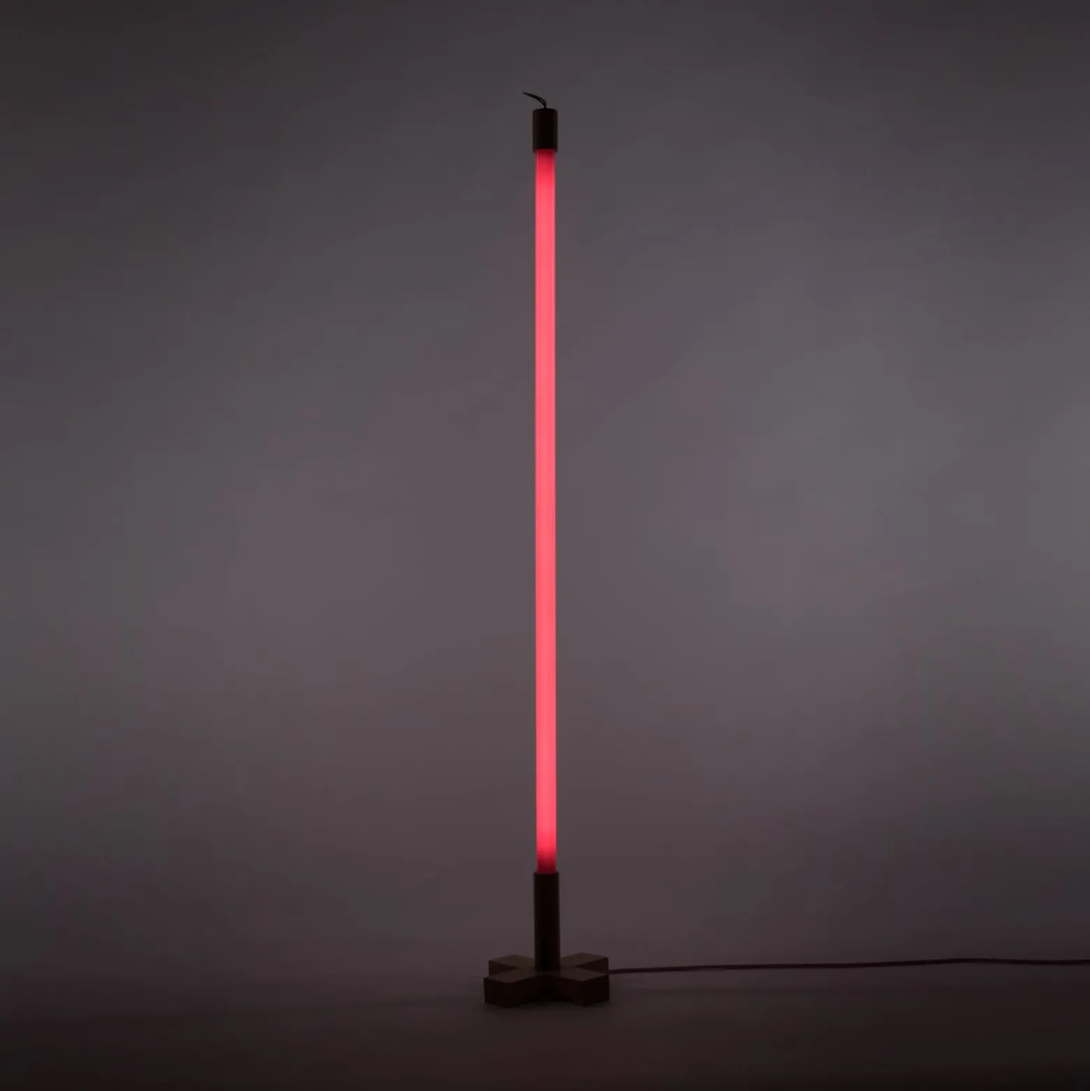 SELETTI LED-valaisin Linea, fuksia, puiset yksityiskohdat, yleisvalaisin,
