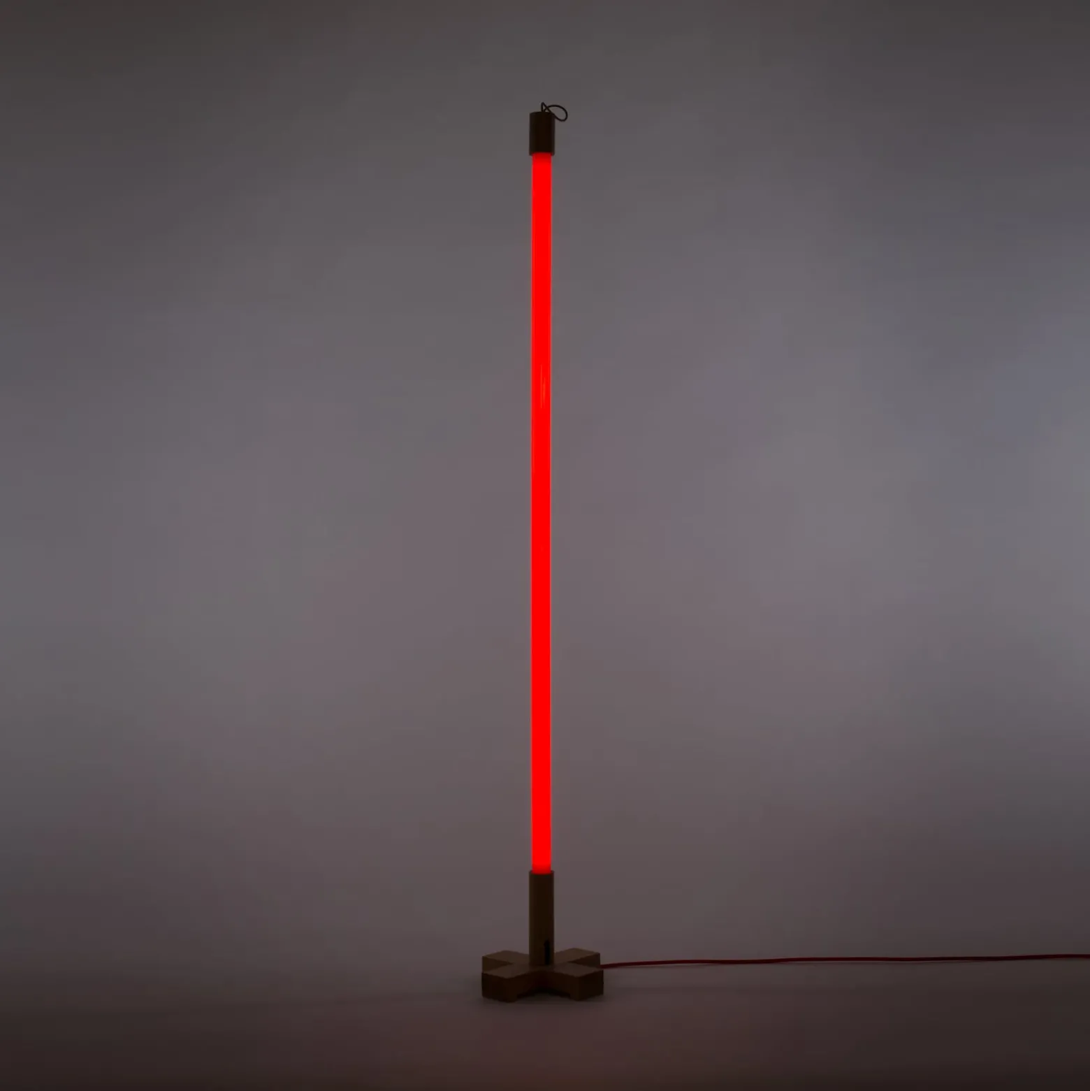 SELETTI LED-valaisin Linea, punainen, puiset yksityiskohdat, yleisvalaisin