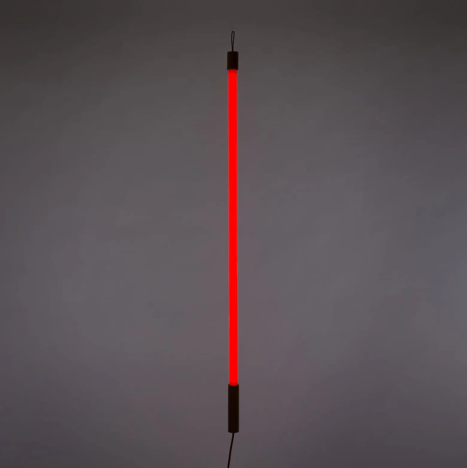 SELETTI LED-valaisin Linea, punainen, puiset yksityiskohdat, yleisvalaisin