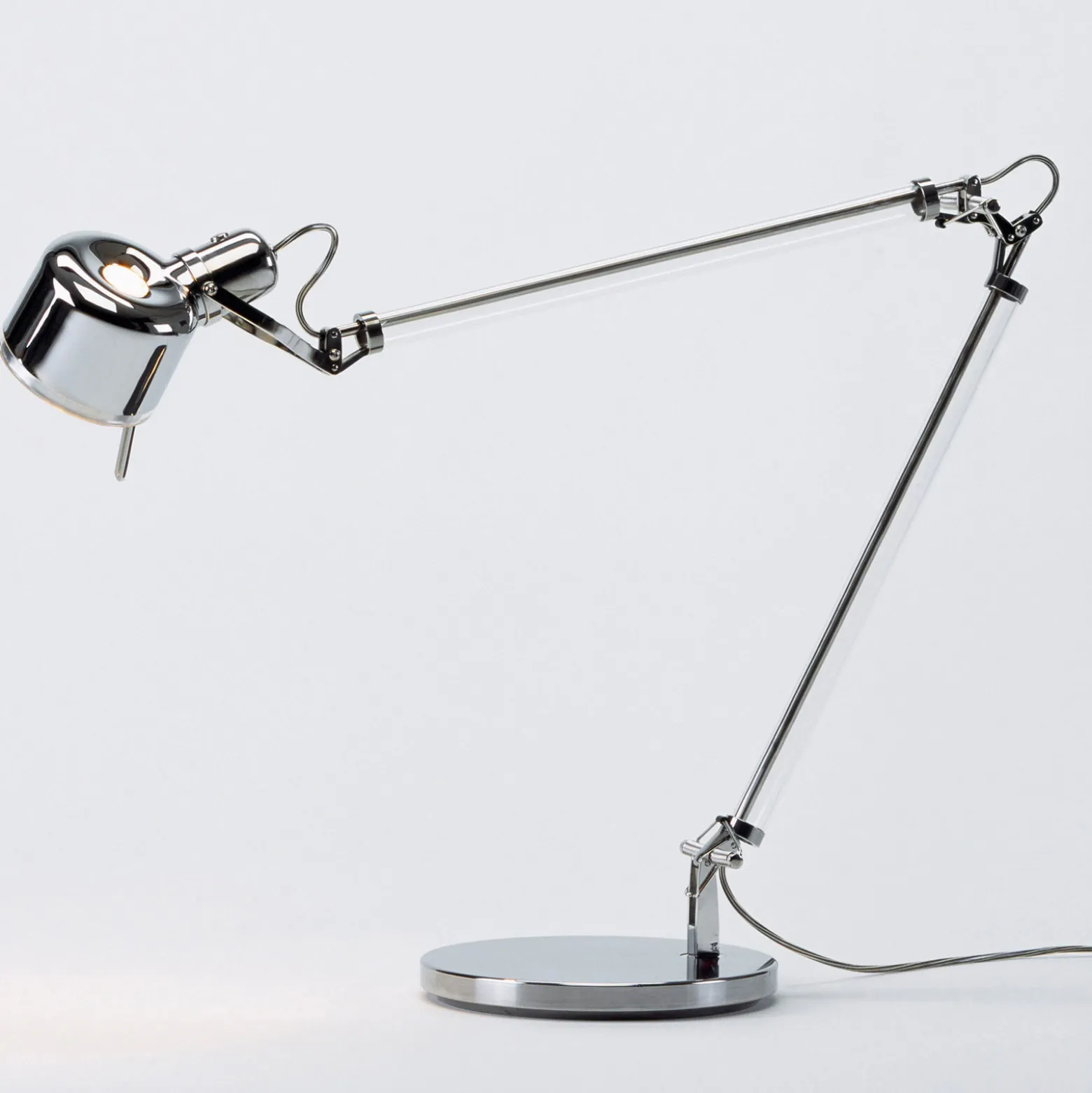serien.lighting Job Table-LED-pöytävalo jalallinen