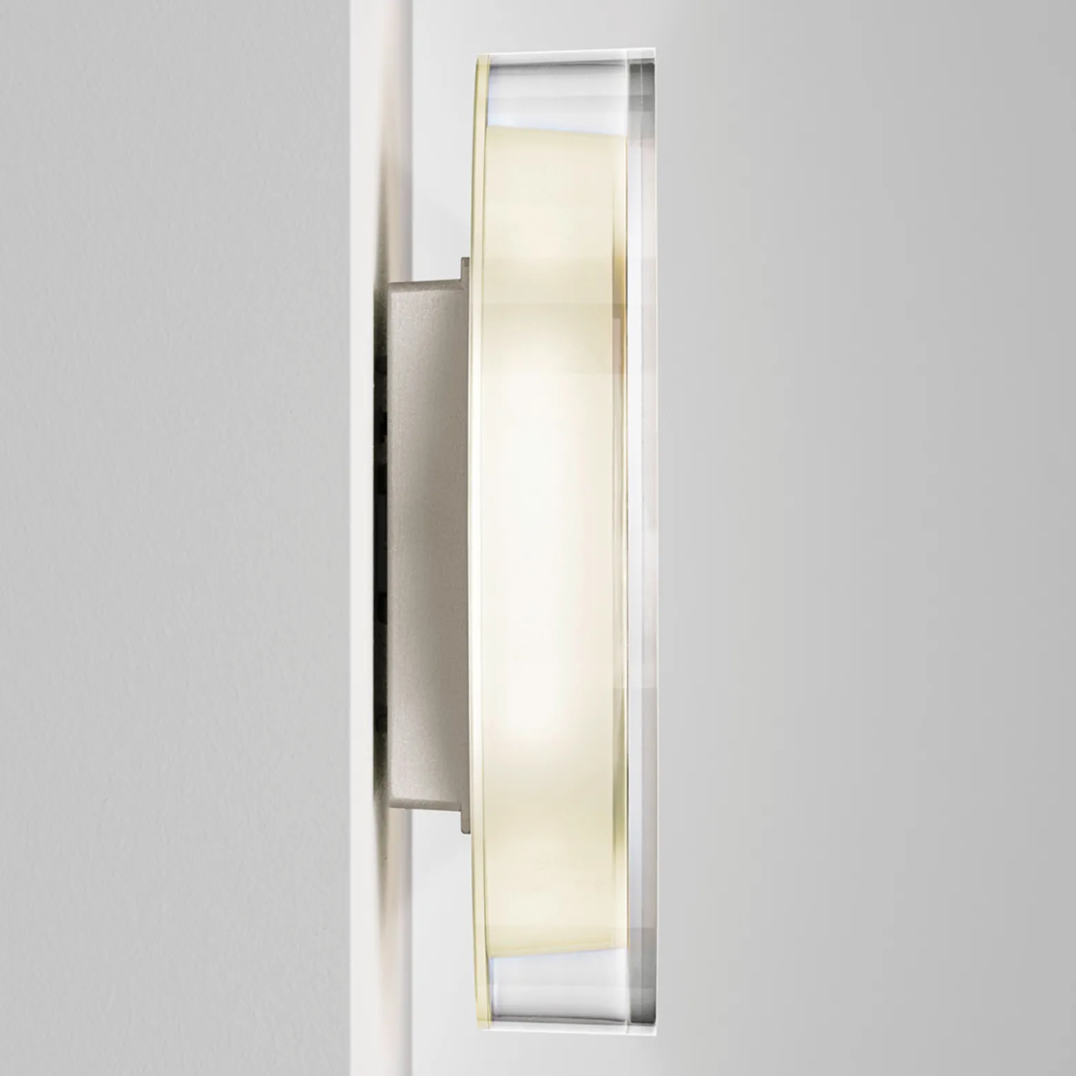 serien.lighting LYD - peilattu LED-seinävalaisin