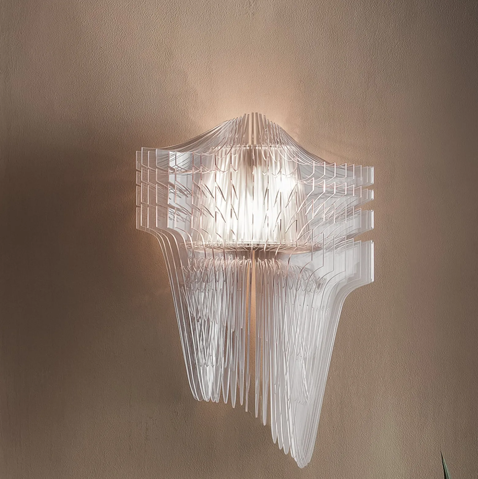 Slamp Aria -design-seinävalaisin, kirkas
