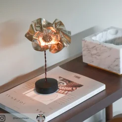 Slamp LaFleur LED-pöytävalaisin, ladattava akku, sametti