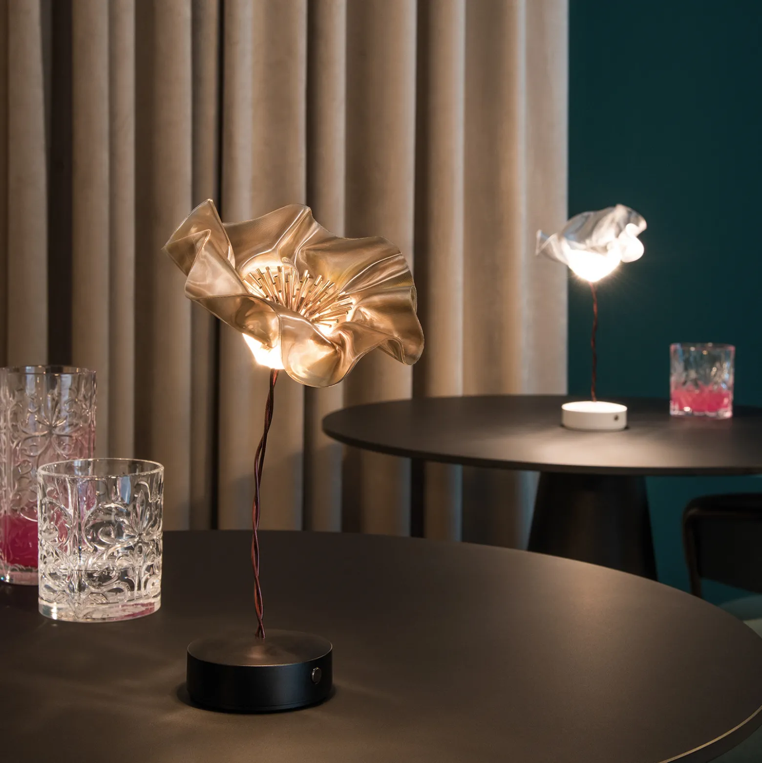 Slamp LaFleur LED-pöytävalaisin, ladattava akku, sametti