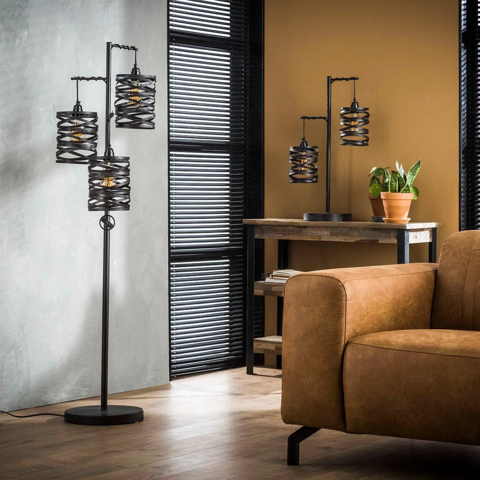 Spindlight lattiavalaisin, kolmilamppuinen, korkeus 150 cm