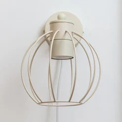 STARLIGHT seinävalaisin, kermanvalkoinen 1-valo Ø 18 cm metallinen pistotulppa