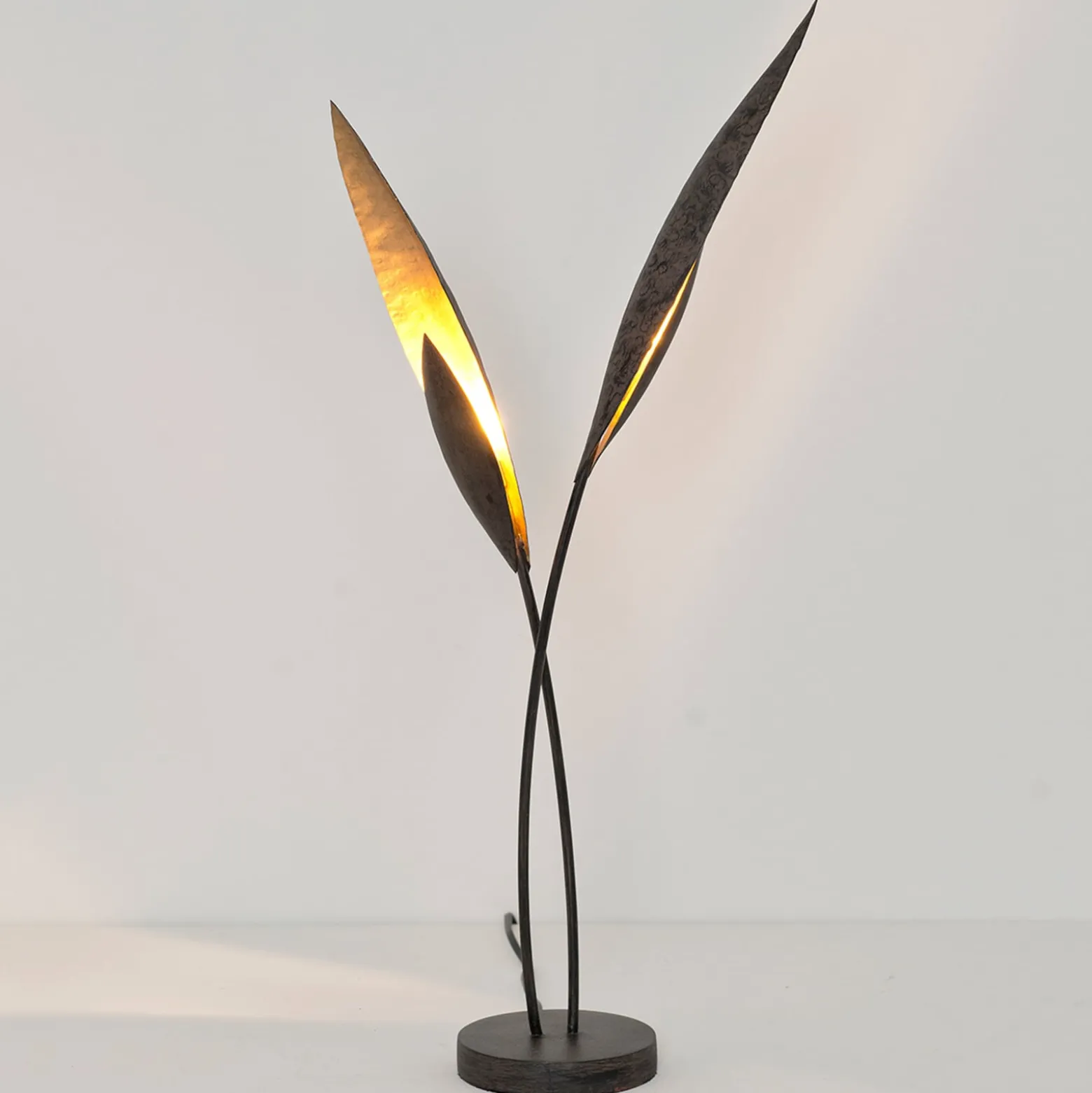 Strelicie – hieno LED-pöytävalaisin