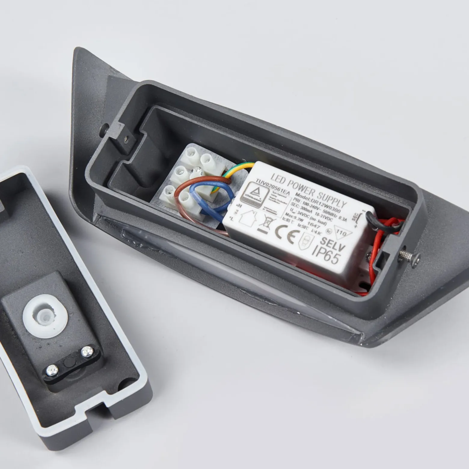 Suunnikasmainen Glen-ulkoseinävalaisin LED IP65