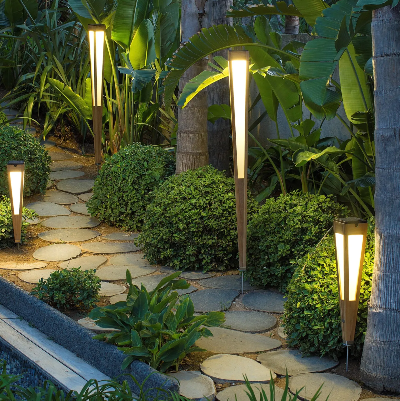 Tecka LED-aurinkolamppu anturilla, 120 cm, teak-puu