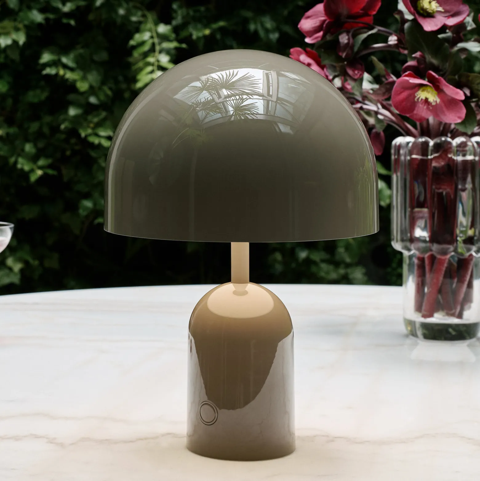 Tom Dixon Akku-pöytälamppu BELL PORTABLE, taupe, 28 cm IP44