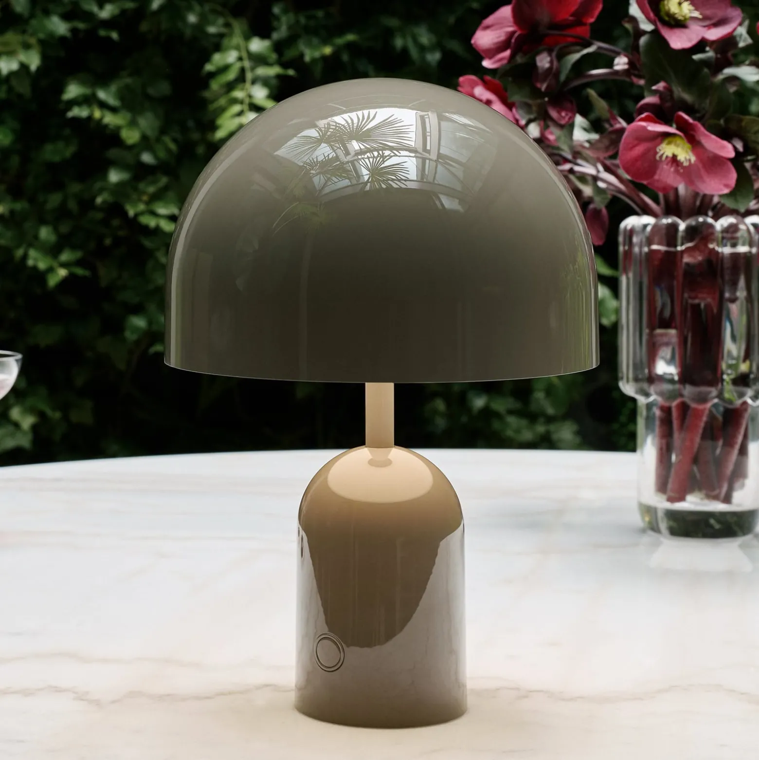 Tom Dixon Akku-pöytälamppu BELL PORTABLE, taupe, 28 cm IP44