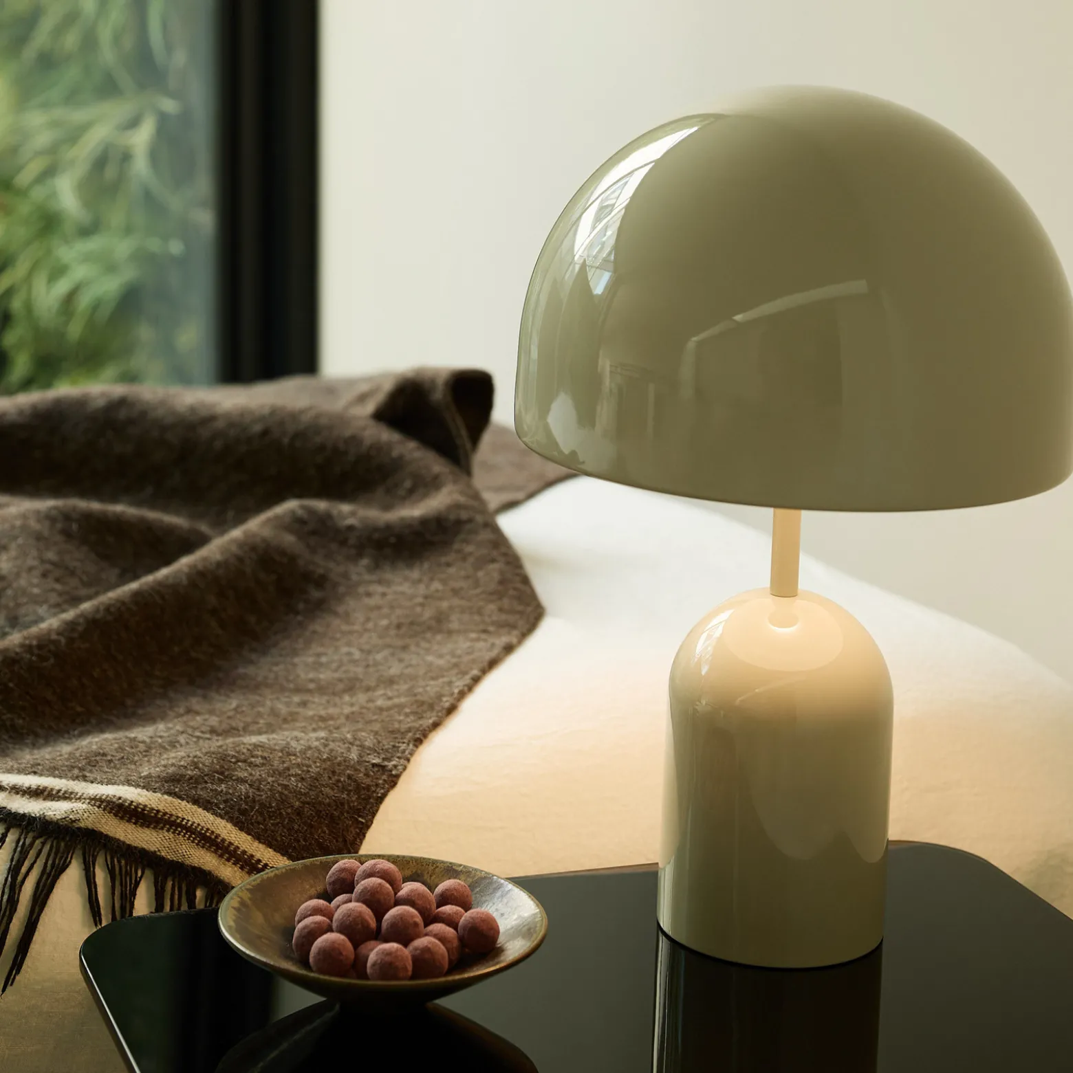 Tom Dixon Akku-pöytälamppu BELL PORTABLE, vaaleanharmaa 28 cm IP44