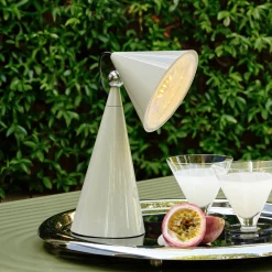 Tom Dixon LED-akkukäyttöinen pöytälamppu Pose, vaaleanharmaa, korkeus 25 cm