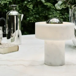 Tom Dixon LED-akkukäyttöinen pöytälamppu Stone, hopeanvärinen, 19 cm