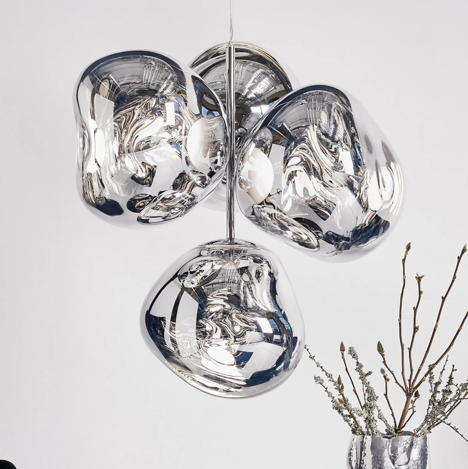 Tom Dixon LED-kattokruunu Melt Chandelier, savuharmaa