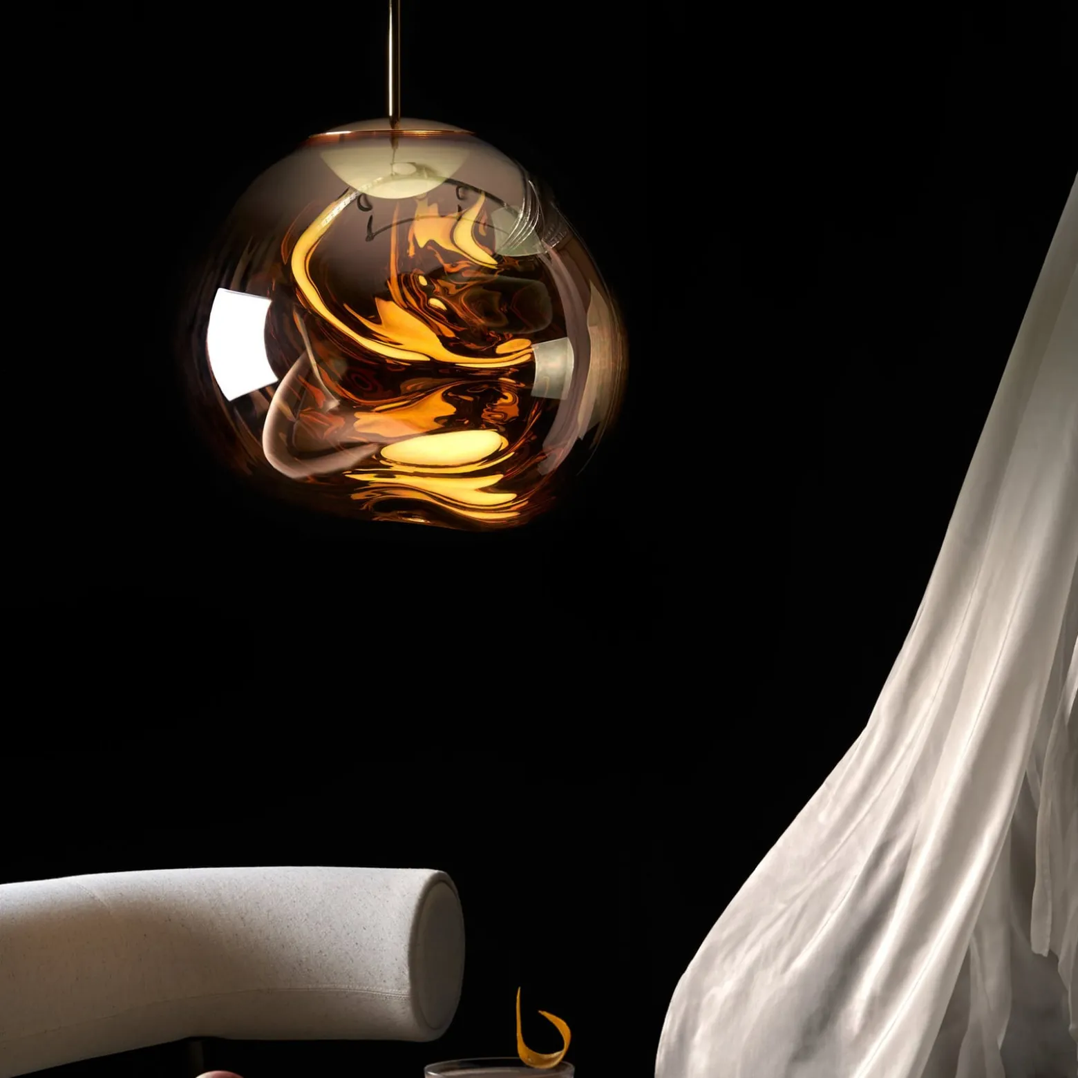Tom Dixon LED-riippuvalaisin Melt Mini, Ø 28 cm, kulta