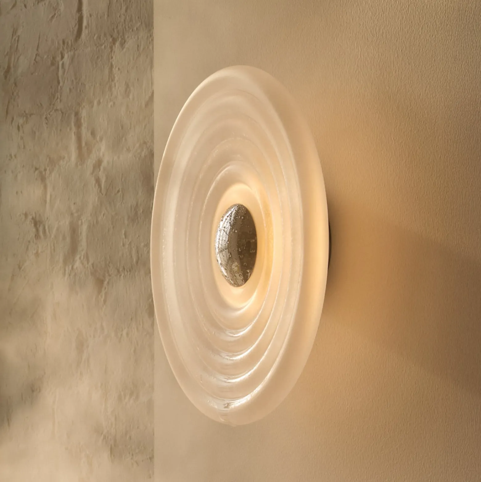 Tom Dixon LED-seinävalaisin Press Sphere, himmeä, Ø 35 cm