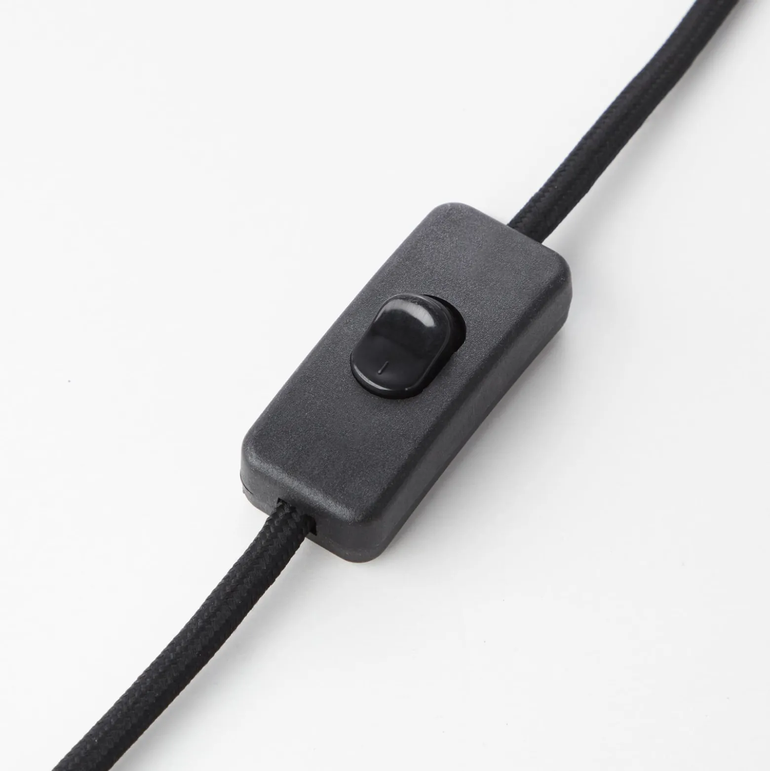 Tong-pöytävalaisin, musta, korkeus 38 cm, metallia