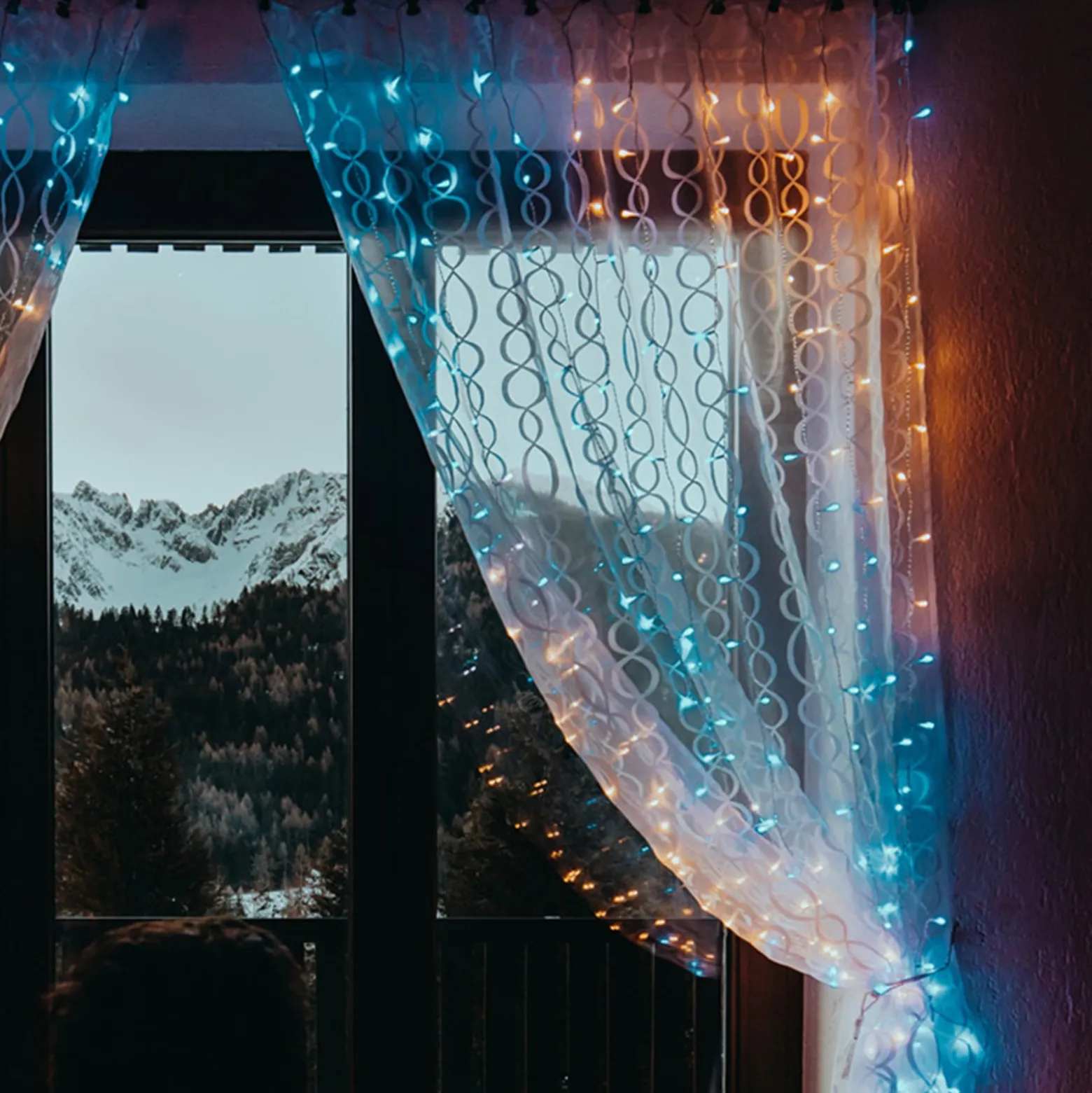 Twinkly RGBW-valoverho, 210 LEDiä