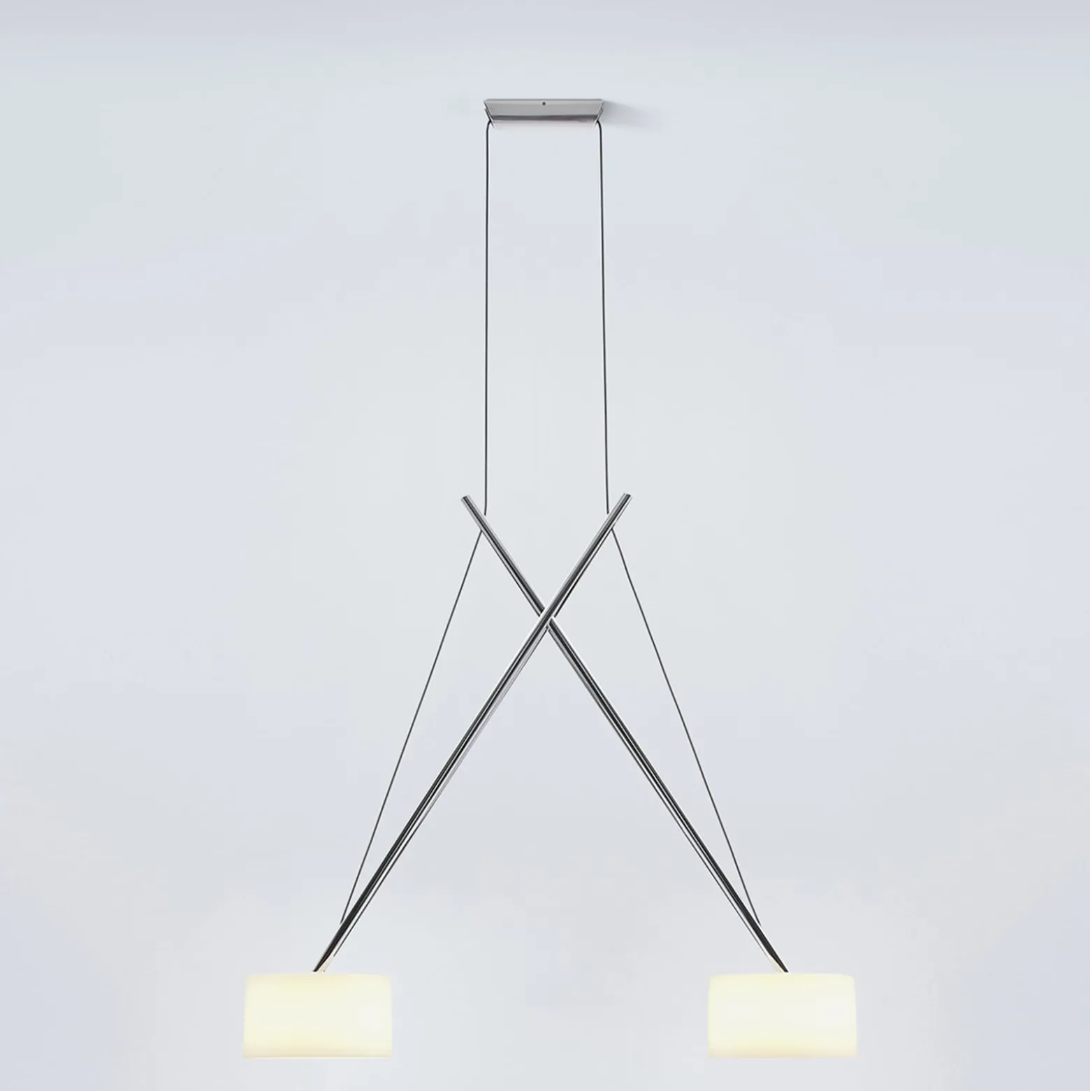 Twin-LED-riippuvalaisin tekee spagaatin