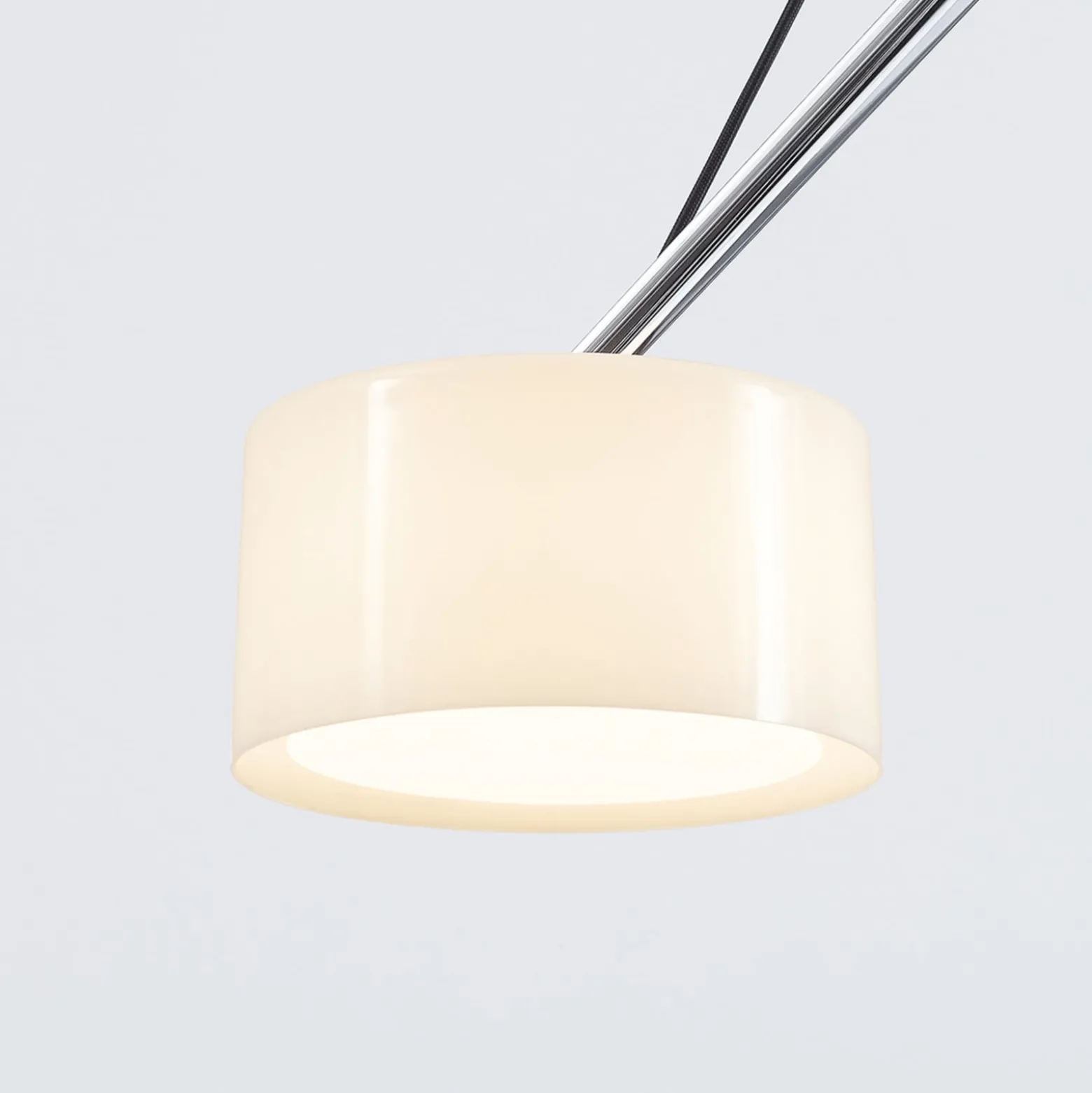 Twin-LED-riippuvalaisin tekee spagaatin