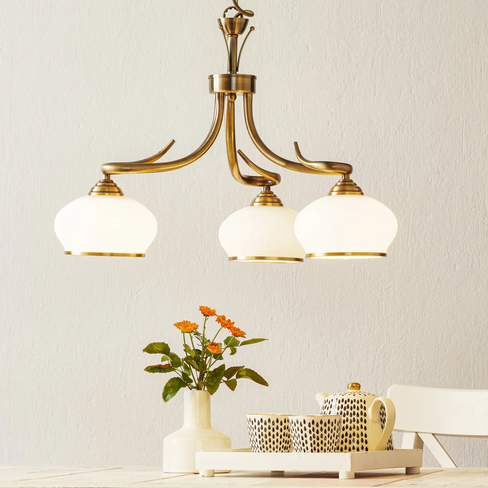 Tyylikäs Elvira riippuvalaisin, 3-lamppuinen