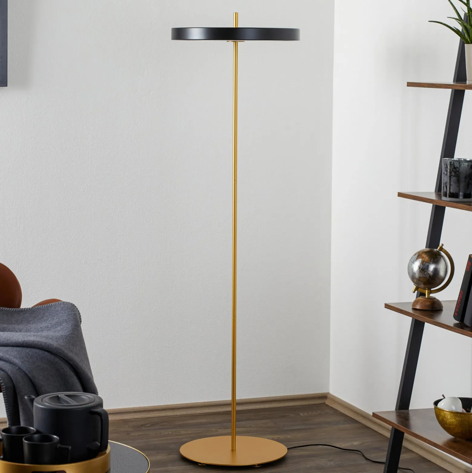 UMAGE Asteria Floor LED-lattiavalaisin musta