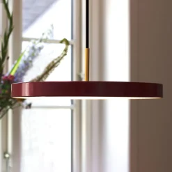 UMAGE Asteria medium -LED-riippuvalo, punainen
