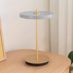 UMAGE LED-akkupöytävalaisin Asteria Move sumunharmaa/messinki 31 cm