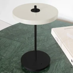 UMAGE LED ladattava pöytävalaisin Asteria Move helmi valkoinen/musta 31cm