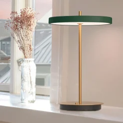 UMAGE LED ladattava pöytävalaisin Asteria Move metsänvihreä/messinki 31cm