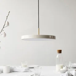 UMAGE LED-riippuvalaisin Asteria Medium helmiäis/messinki Ø 43 cm