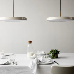 UMAGE LED-riippuvalaisin Asteria Medium helmiäis/messinki Ø 43 cm