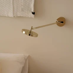UMAGE LED-seinävalaisin Asteria LONG HW, kiillotettu messinki, 45 cm