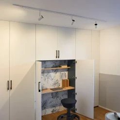 URail päätyosa, signaalivalkoinen, max. 1000 W, päätekansi mukana