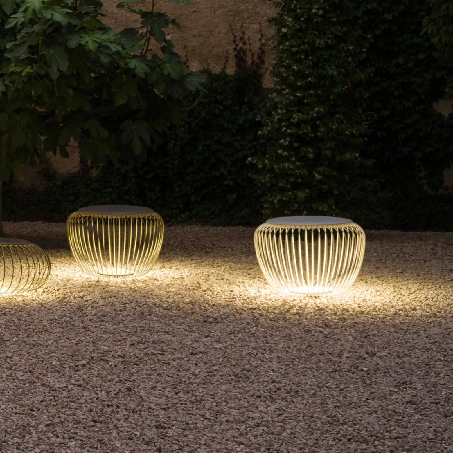 Vibia Meridiano 4710 ulkovalaisin, Ø 64 cm, kermanvärinen